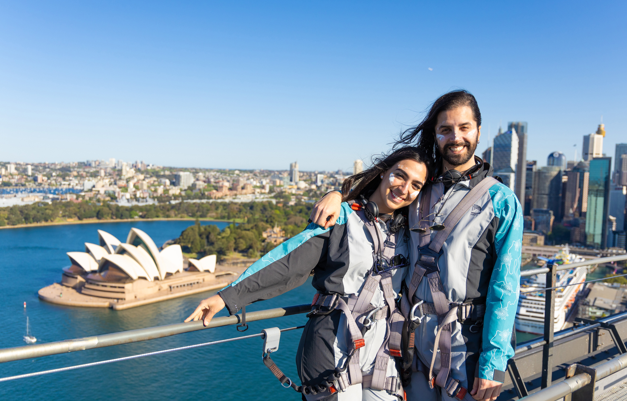 Hero_Summit_Couple_Landscape_2024_BridgeClimbSydney_2000x1280 BridgeClimb during Spring
