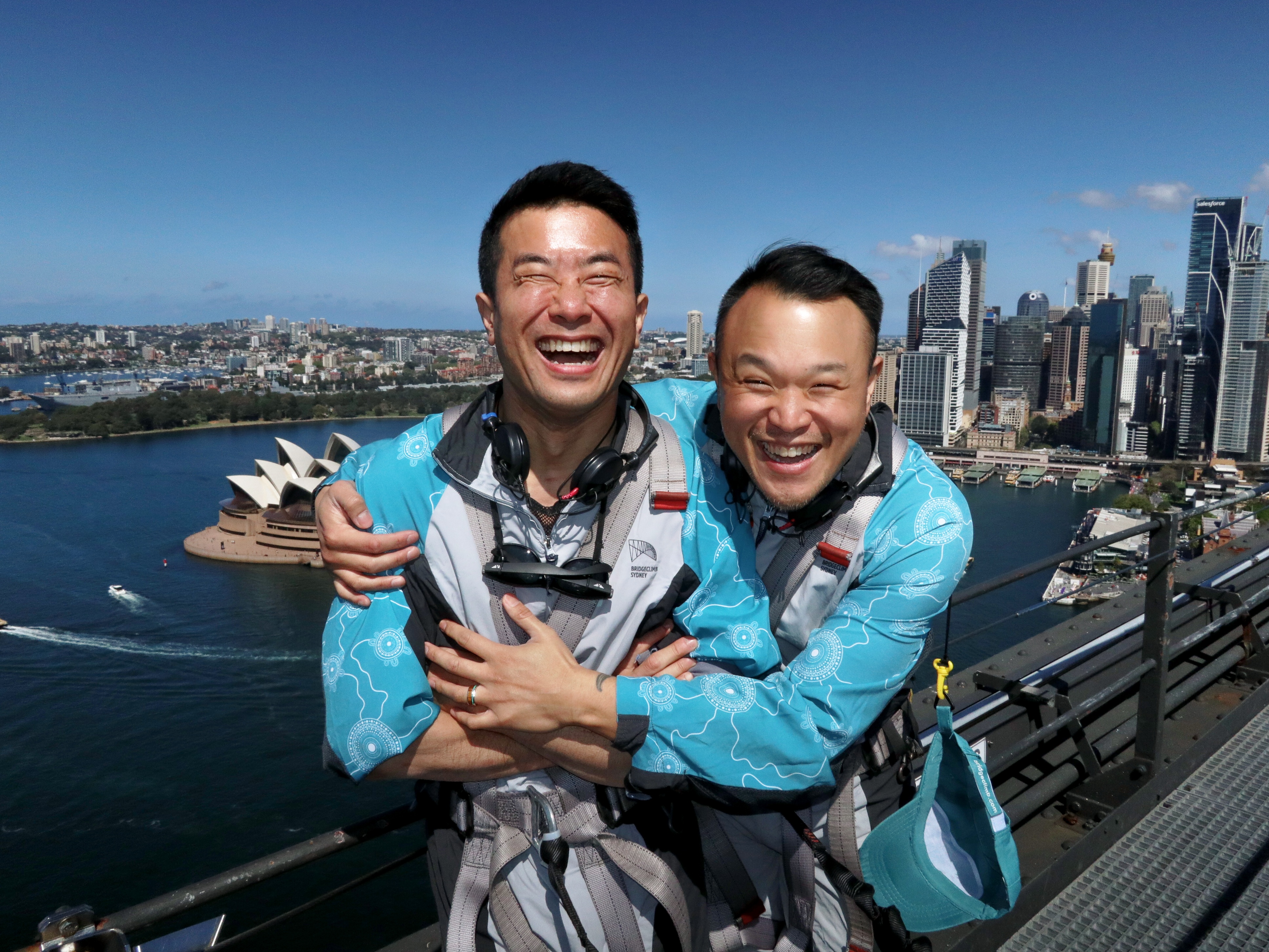 Hero_Summit_Friends_Landscape_2025_©BridgeClimbSydney.JPG