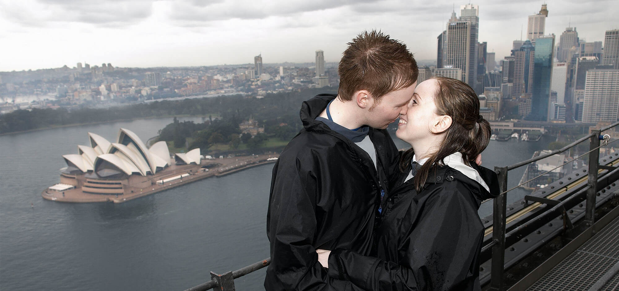 WORLD FIRST COUPLE WEDDED AT THE SUMMIT OF THE SYDNEY HARBOUR BRIDGE